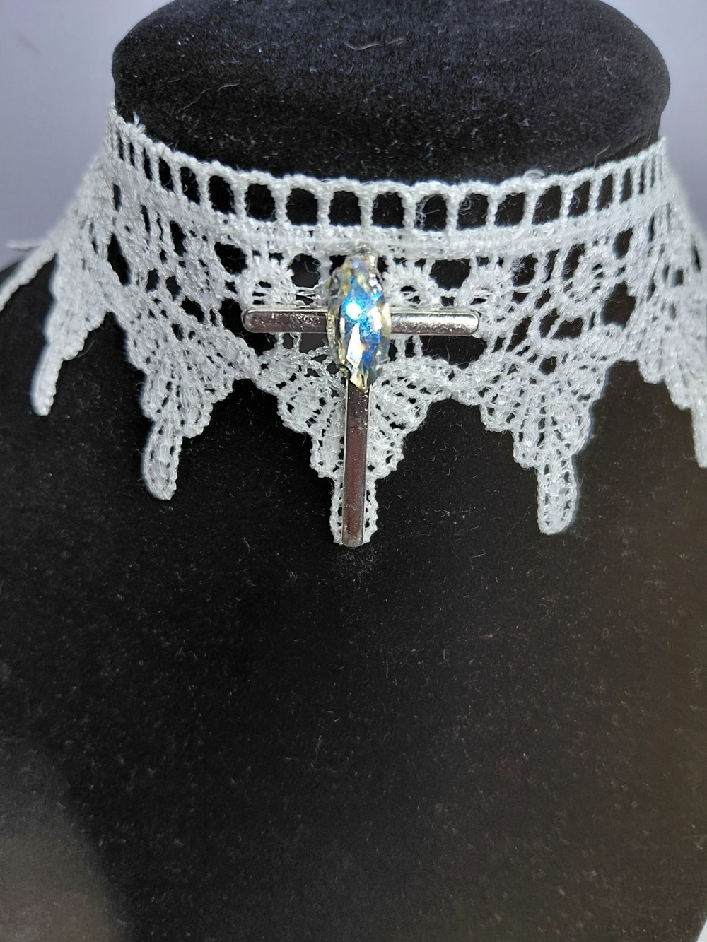 Stunning Rinestoned Cross Choker